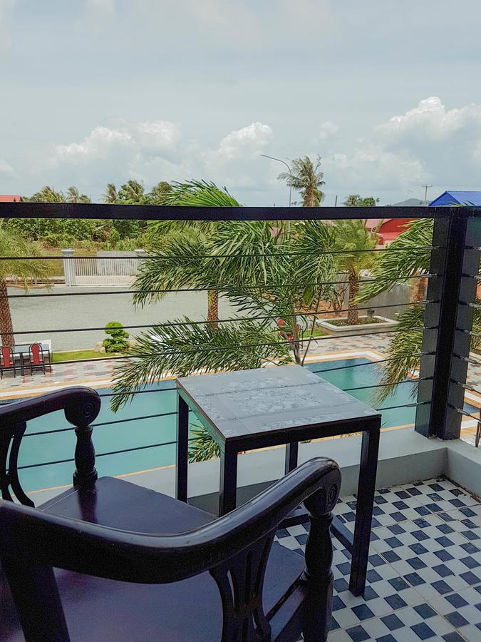 Two Moons Resort Kampot Exterior photo